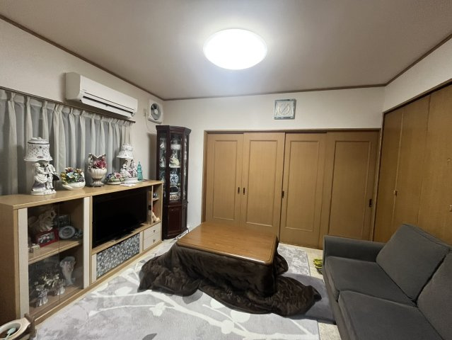 泉佐野市鶴原4丁目戸建の居間・リビング