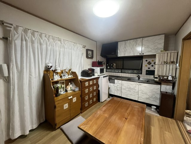 泉佐野市鶴原4丁目戸建の居間・リビング