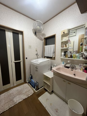 泉佐野市鶴原4丁目戸建の独立洗面台