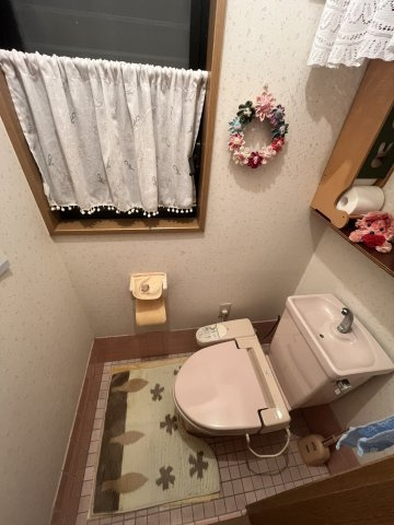 泉佐野市鶴原4丁目戸建のトイレ