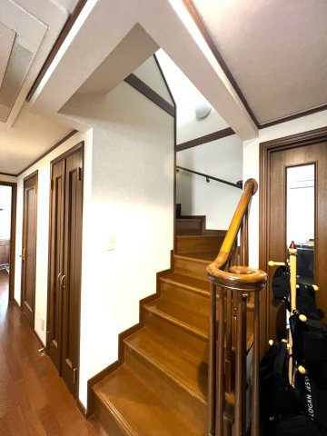 米子市美吉　中古住宅のその他|階段