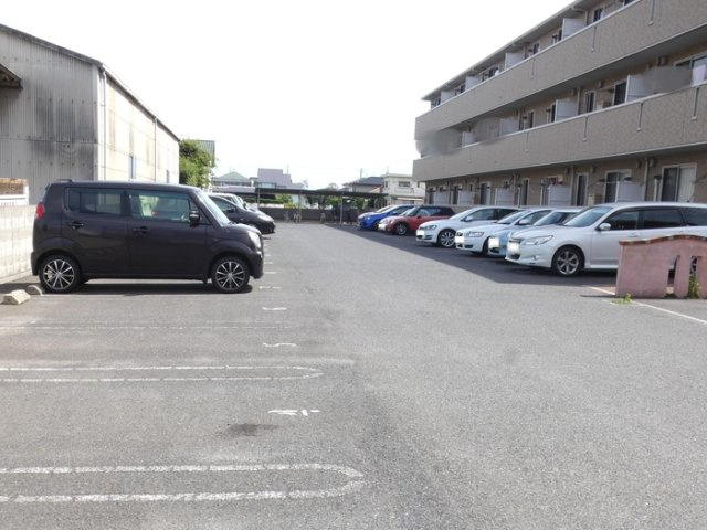 ドゥマンソレーユの駐車場