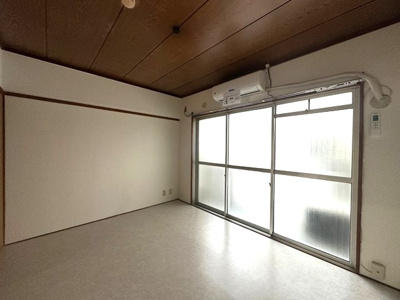 【洋室】 | 花園ビル | 南東向き洋室6帖☆バルコニーに繋がるお部屋です！エアコン付きで1年中快適に過ごせますね☆