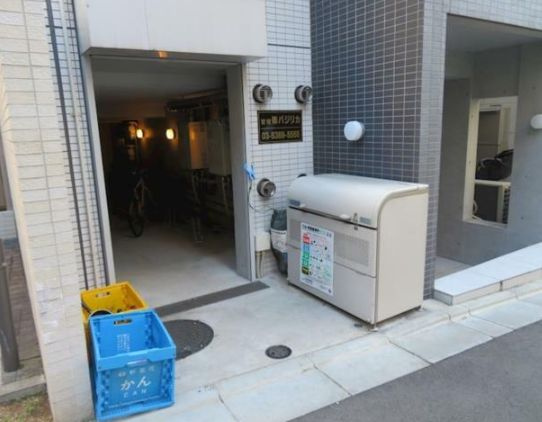 ドミールＫ西荻南のエントランス