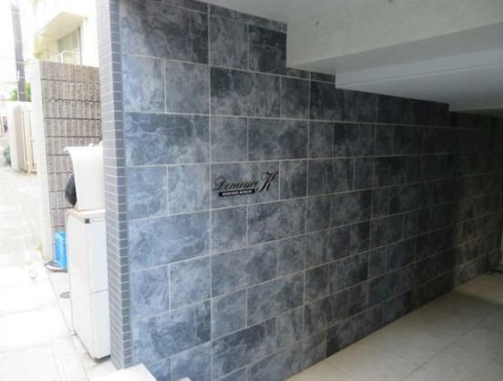 ドミールＫ西荻南のエントランス