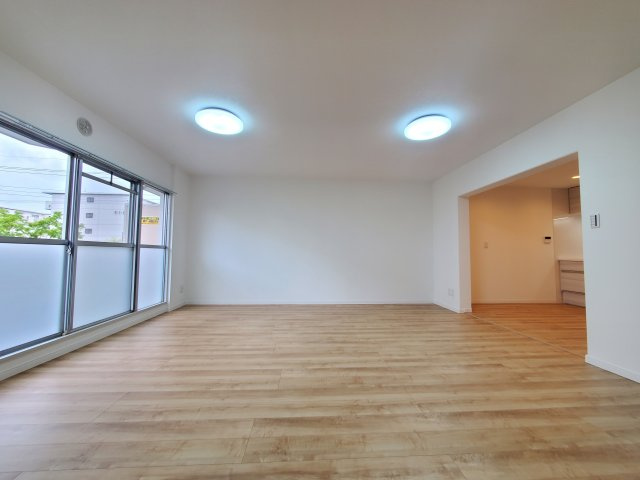 早稲田団地3-19-3号棟のエントランス|ゆとりのあるエントランスです