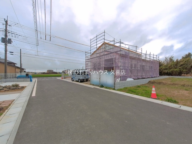 加須市日出安　新築一戸建て　01　リーブルガーデンの前面道路含む現地写真|2026/2/27　撮影