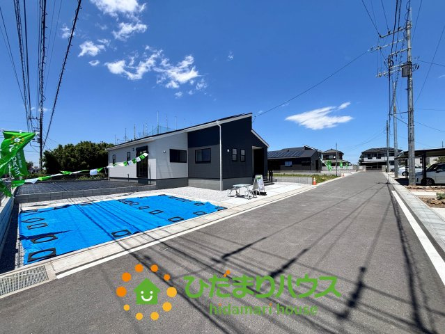 加須市日出安　新築一戸建て　01　リーブルガーデンの前面道路含む現地写真