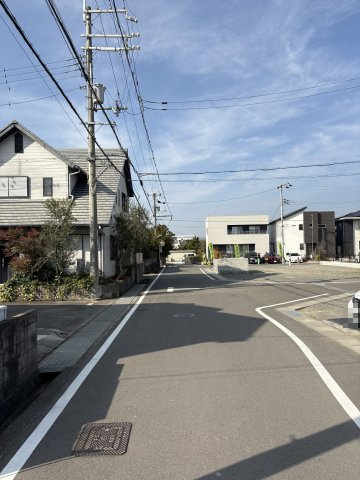 岩出市金屋・中古戸建・54746の前面道路含む現地写真