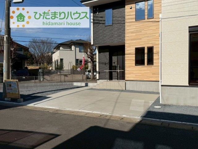 【駐車場】 | 我孫子市つくし野11期　新築戸建 | カースペース2台ＯＫ！前面道路も幅が広いため車庫入れも安心です(^^)/