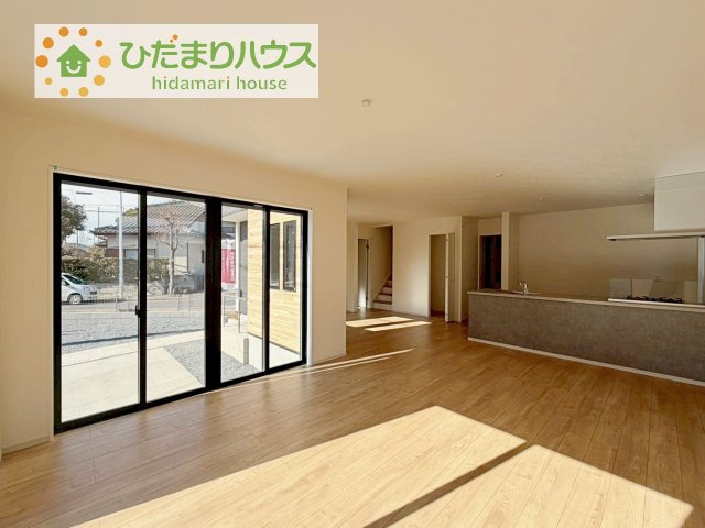 【居間・リビング】 | 我孫子市つくし野11期　新築戸建 | 複層ガラスの遮熱効果と断熱効果で、一年中快適に過ごせます (#^.^#)