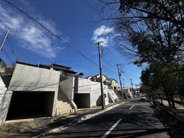 東山田３丁目　新築戸建１号地の前面道路含む現地写真