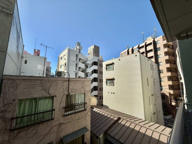 ルジェンテ南大塚の展望|大きな空に包まれて、太陽の光をたっぷりと浴びながら過ごす毎日は、自然と家族の笑顔で溢れます。

現地ご見学希望・資料請求などお気軽にお問い合わせ下さい！
03-5990-5201