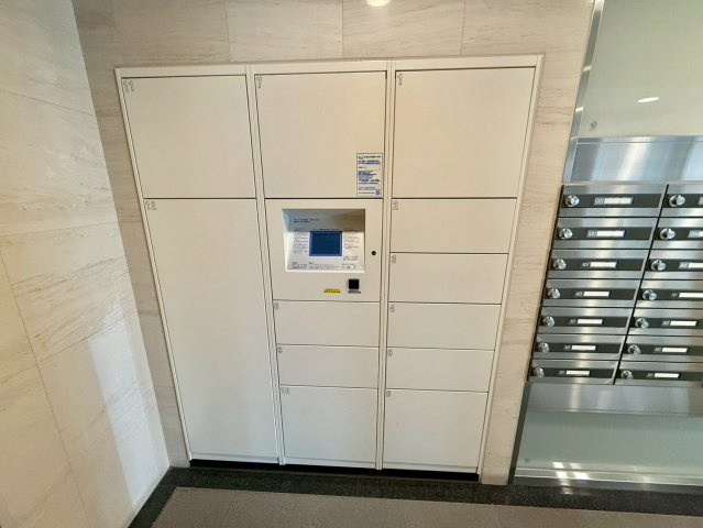 ルジェンテ南大塚のその他共用部分|留守にしていても荷物が受け取れる宅配ボックス。再配達のストレスがありません！

現地ご見学希望・資料請求などお気軽にお問い合わせ下さい！
03-5990-5201