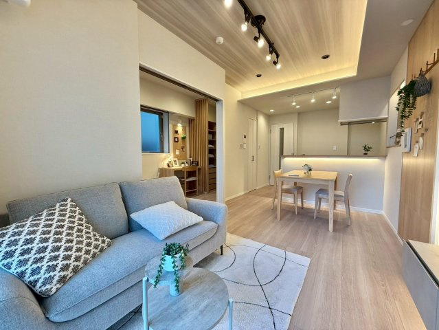 ルジェンテ南大塚の居間・リビング|ペット2匹飼育可能のマンション！笑顔を育む明るい居住空間です。

現地ご見学希望・資料請求などお気軽にお問い合わせ下さい！
03-5990-5201