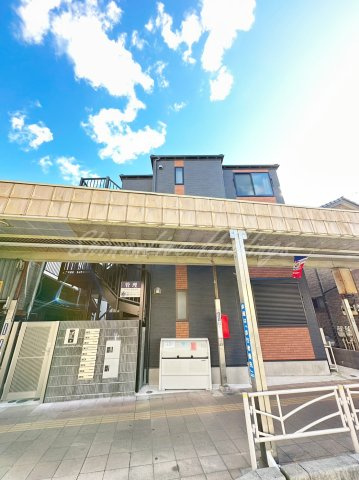 ベイルーム追浜町の外観|駅徒歩4分の好立地♪商店街沿いで周辺環境良好♪