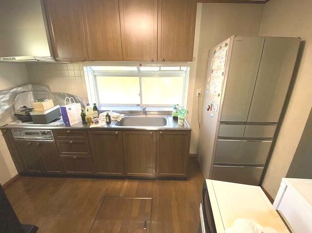茂原市緑ヶ丘5　中古戸建のキッチン|リビング約14帖4LDK   駐車1台可能  緑ヶ丘リゾーン分譲地内  都市ガス上下水  