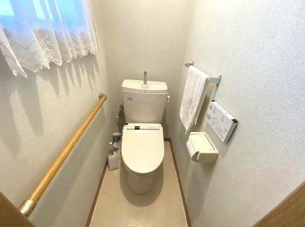 茂原市緑ヶ丘5　中古戸建のトイレ|リビング約14帖4LDK   駐車1台可能  緑ヶ丘リゾーン分譲地内  都市ガス上下水  