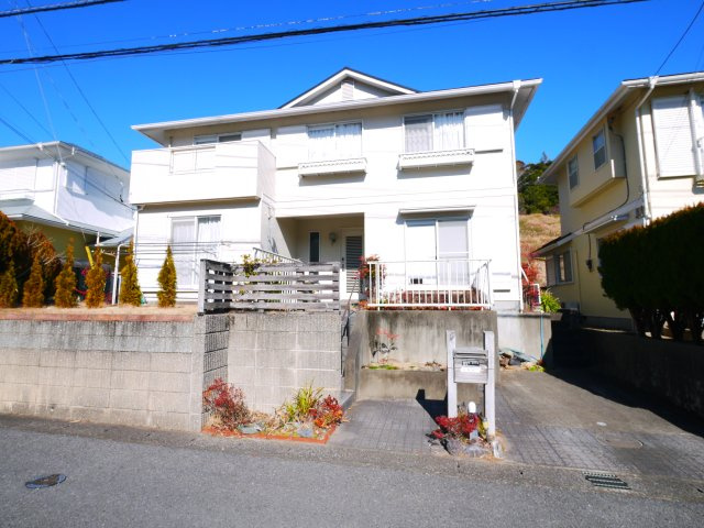 茂原市緑ヶ丘5　中古戸建の駐車場|リビング約14帖4LDK   駐車1台可能  緑ヶ丘リゾーン分譲地内  都市ガス上下水  
