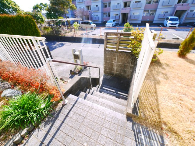 茂原市緑ヶ丘5　中古戸建の庭|リビング約14帖4LDK   駐車1台可能  緑ヶ丘リゾーン分譲地内  都市ガス上下水  