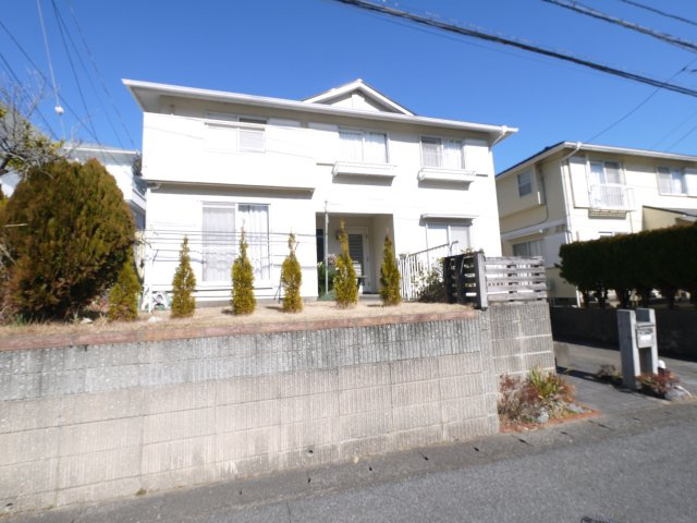 茂原市緑ヶ丘5　中古戸建の前面道路含む現地写真|リビング約14帖4LDK   駐車1台可能  緑ヶ丘リゾーン分譲地内  都市ガス上下水  