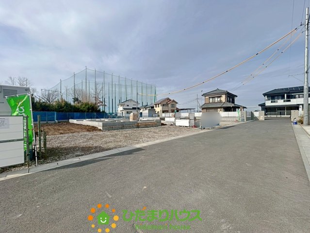 加須市日出安　新築一戸建て　02　リーブルガーデンの前面道路含む現地写真|2026/2/2　撮影