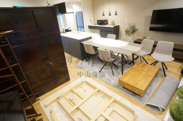 宝塚市泉町の事務所の居間・リビング