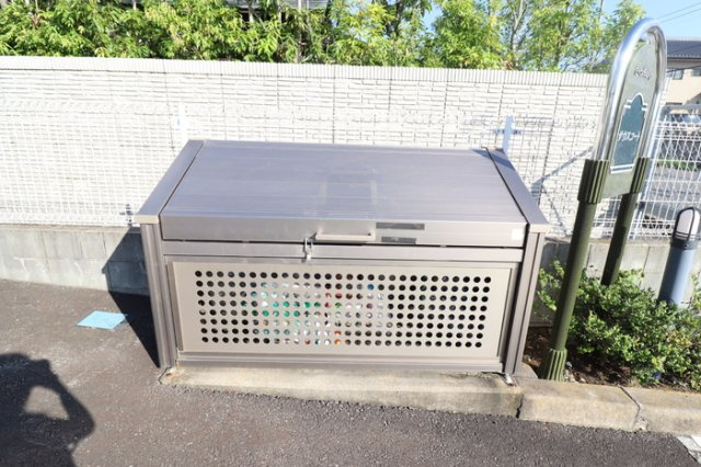 サウスコート Ｂ|館銘板