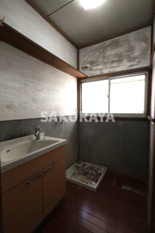 オサム貸家の洗面所