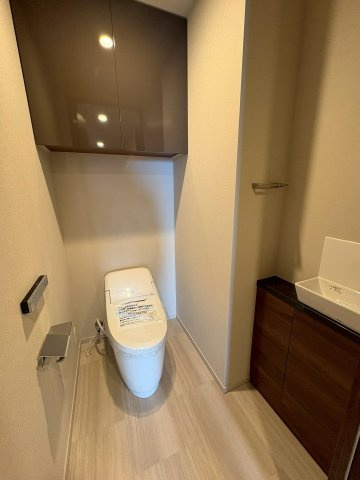 ジオタワー宝塚グランレジスＴｈｅＮｏｒｔｈのトイレ|落ち着いた色調のトイレです