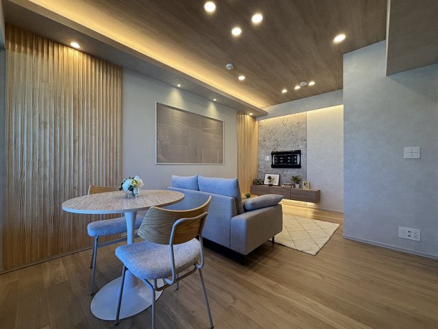 【居間・リビング】 | サンウッド浜田山 | 11.8畳のリビング。浜田山と言う名にふさわしい上質空間に仕上がっています。日常を格上げするこのリビング空間でホテルライクな暮らしは如何でしょうか？