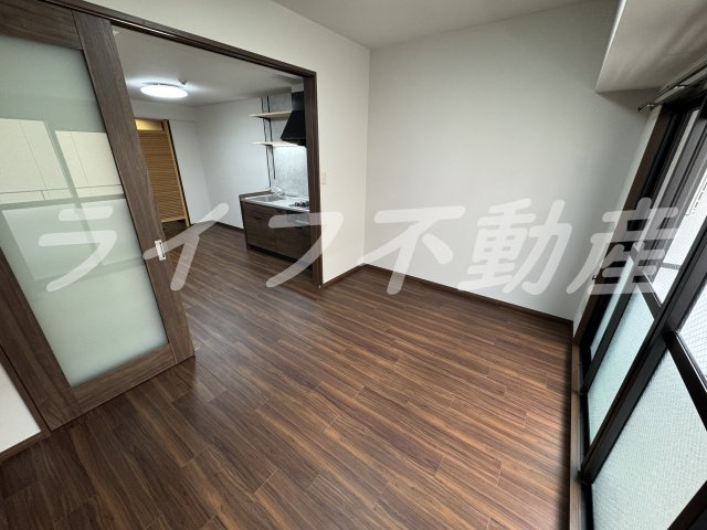 マンション彩景の洋室|落ち着いた色調の洋室です