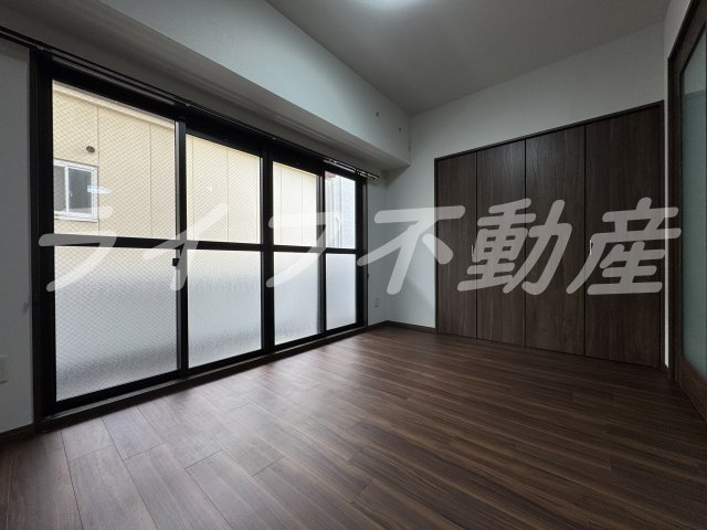 マンション彩景の洋室|明るい洋室です