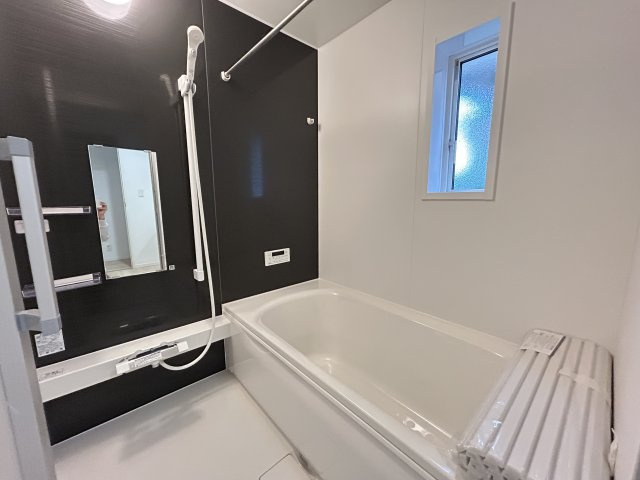 高知市薊野南町１号棟　新築戸建ての浴室|毎日の疲れを癒す落ち着いたカラーの浴室。