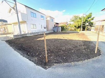 【前面道路含む現地写真】 | 入間市春日町2丁目 | 土地約44坪の整形地！東南角地につき、陽当たり良好です‼