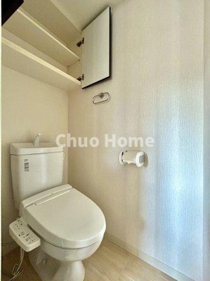 【トイレ】 | サンクレイドル新小岩 | 【トイレ】 収納スペースをしっかりと確保した温水洗浄便座機能付きトイレ。温水洗浄便座は清潔にお使いいただくための大切なアイテムです。