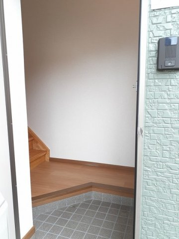 エルセラン　　刈谷市近郊の賃貸はクラスホーム刈谷店の玄関|明るい玄関です