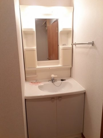 エルセラン　　刈谷市近郊の賃貸はクラスホーム刈谷店の洗面所|明るい洗面所です