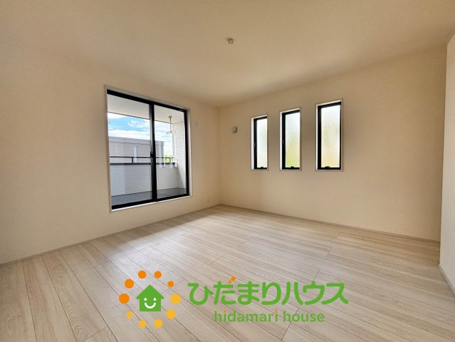 加須市日出安　新築一戸建て　03　リーブルガーデンの寝室|広めの主寝室は、ベッドの他にもパソコンデスクやドレッサーなども置けちゃいます(*^-^*)