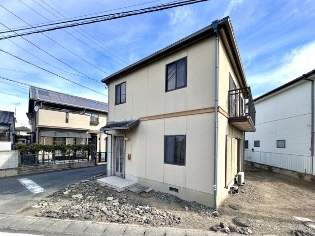 【中古戸建】高崎市双葉町の外観|■外観｜外壁のアクセントカラーがシックな外観です。シンプルなデザインでありながらも「個性」を損なわず、お客様一人ひとりの暮らし方にフィットします。