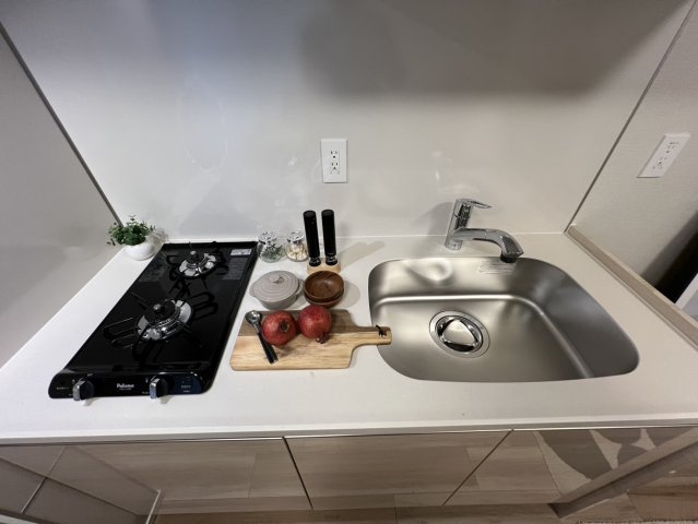 コンロが縦に並ぶことでまな板置くことができます！