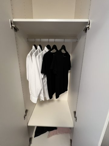 こんな風に服をかける収納もあります！