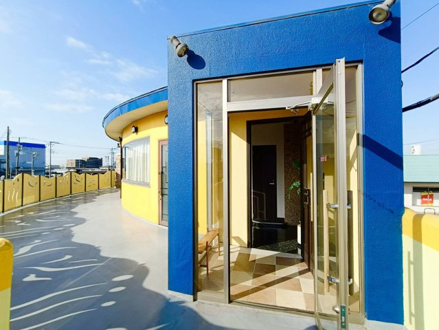 掘割 カトレアストリート店 2階 店舗の玄関|お洒落な外観