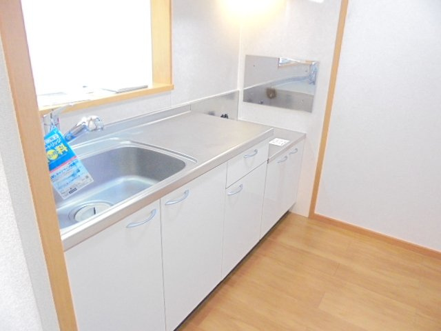 むくのき荘のキッチン|コンパクトなキッチンで掃除もラクラク