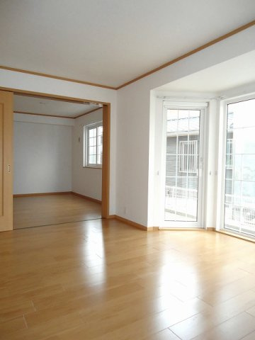 シリアス２１Ａ棟　　刈谷市近郊の賃貸はクラスホーム刈谷店の居間・リビング|使いやすいリビングです