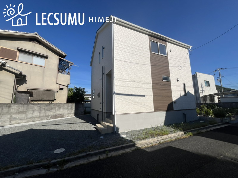 姫路市御立西第4/新築戸建の玄関|同社施工例