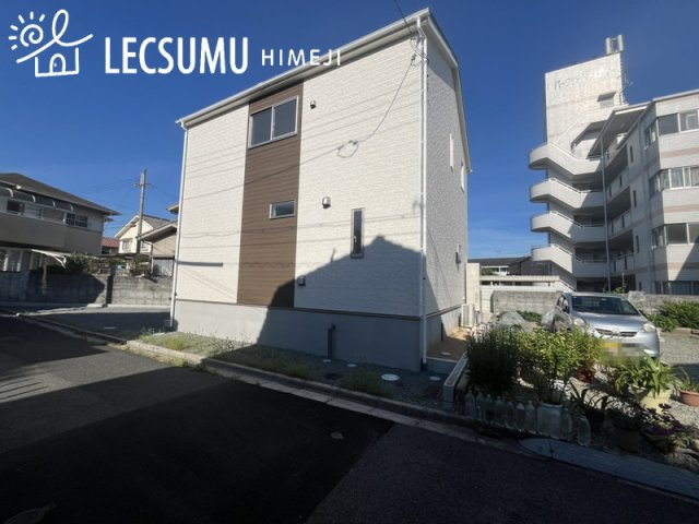 姫路市御立西第4/新築戸建の玄関|同社施工例