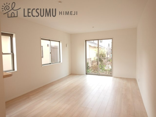 姫路市御立西第4/新築戸建の居間・リビング|同社施工例