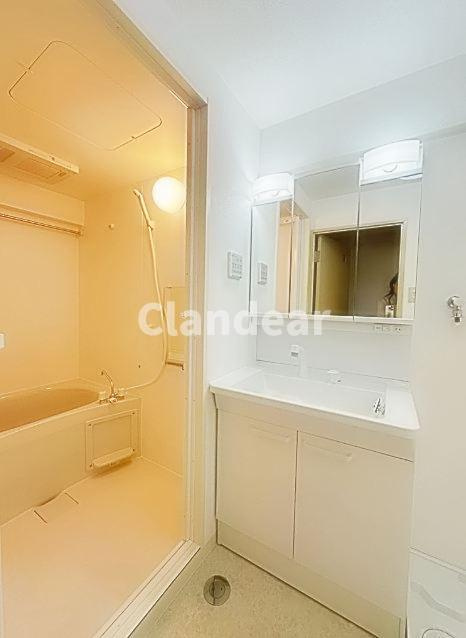 グリーンパーク第6五反野の独立洗面台|ドキドキの新生活も、安心してスタート。ぴったりの住まいを見つけませんか？クランディアが一緒に住まい選びをサポートします‼　まずは、お気軽にお問合せください　＃クランディア