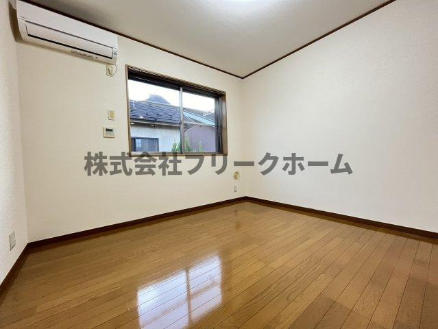 三鷹市野崎３丁目のアパートの居間・リビング